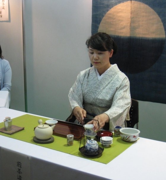 「茶が夢をみるとき」ゲスト:上原 美奈子 〜 アートカフェトーク「ひびきの旅」第6期「茶の三昧」第1回 〜