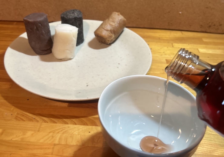 大濠公園日本庭園広間で教室:「光る君へ」と筑前&煎茶会:源氏物語の菓子・粉熟.古代の甘み甘葛で復元