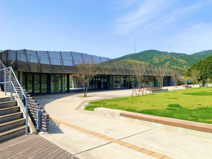 福岡県那珂川市のアウトドアスポット「五ケ山クロス」|キャンプ、カヤック、クライミング、川遊び、ショッピングを楽しむ