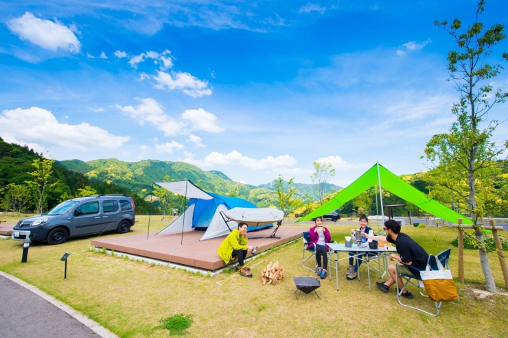 福岡県那珂川市のアウトドアスポット「五ケ山クロス」|キャンプ、カヤック、クライミング、川遊び、ショッピングを楽しむ