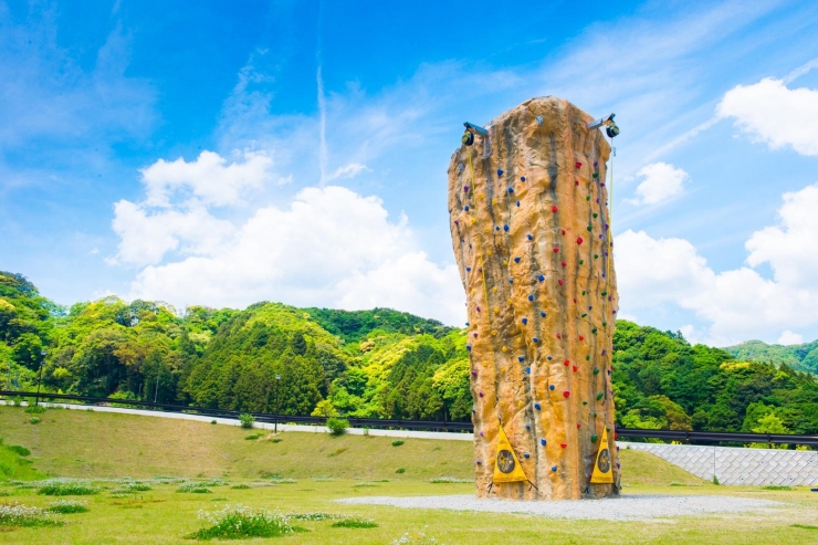 福岡県那珂川市のアウトドアスポット「五ケ山クロス」|キャンプ、カヤック、クライミング、川遊び、ショッピングを楽しむ