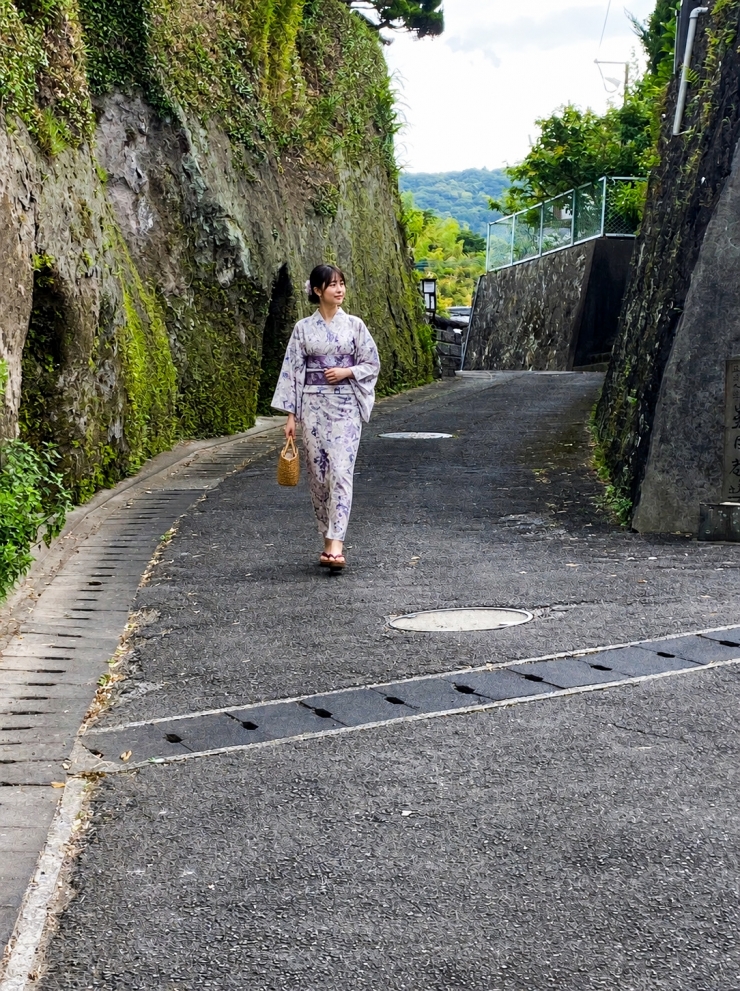 臼杵観光で外せない「二王座歴史の道」。石畳と白壁が織りなす城下町で本格映えショットを狙う